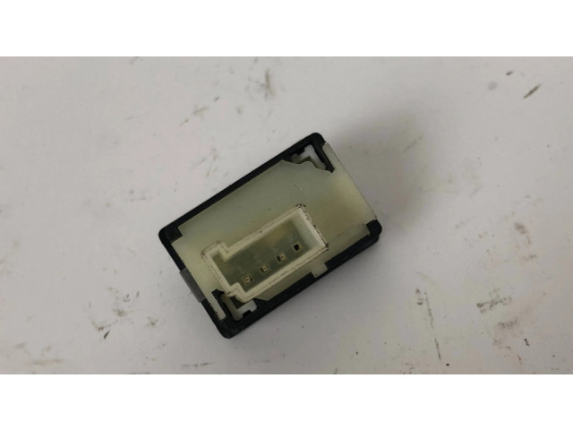 Выключатель открытия задней двери