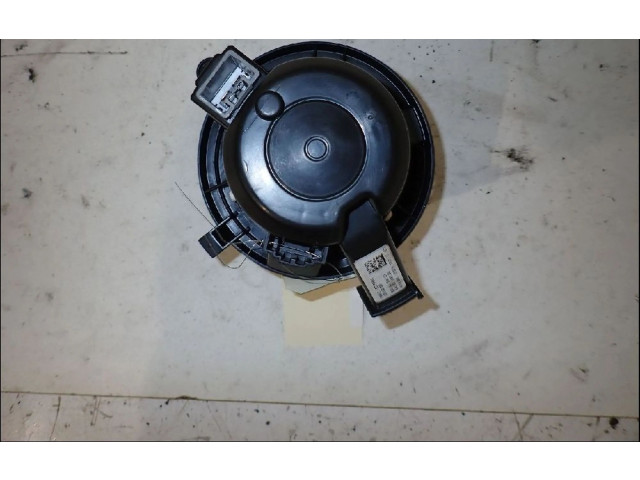 Вентилятор печки    272102302R   Renault Twingo III