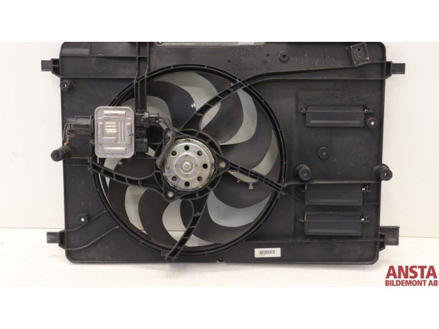 Вентилятор радиатора 31686810 Volvo V70