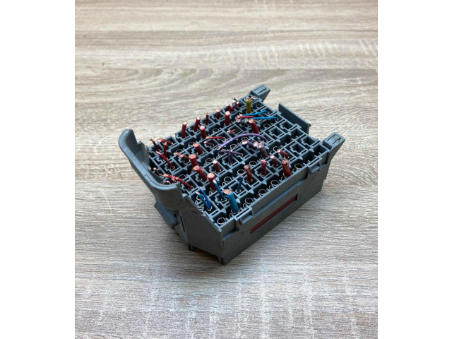 Блок предохранителей 9162439 Volvo S60