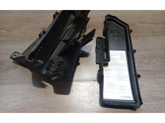 Блок предохранителей 9494210, 9494211 Volvo S60