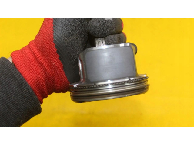  Поршень с шатуном    Nissan X-Trail T33  