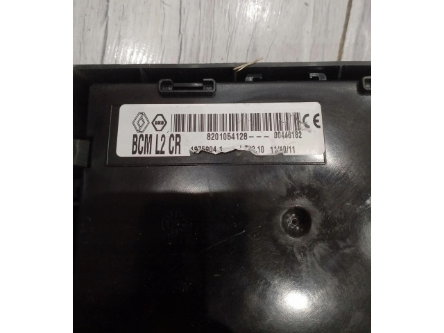 Блок комфорта 8201054128 Renault Clio III