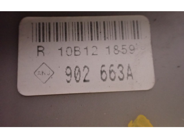 Блок предохранителей  8200683706   Renault Clio III    