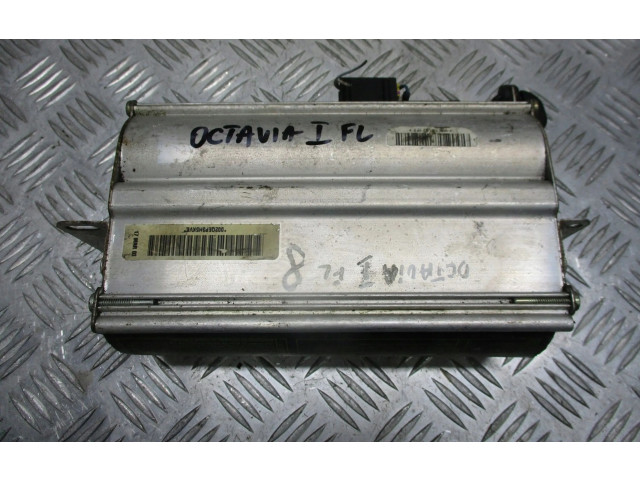 Подушка безопасности водителя    Skoda Octavia Mk1 (1U)