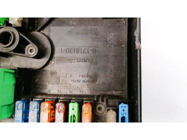 Блок предохранителей 017181301, 0-1718130-1 Skoda Octavia Mk2 (1Z)