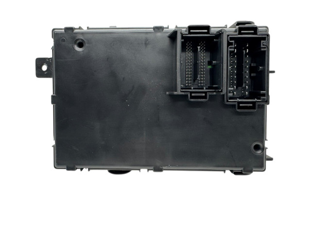 Блок предохранителей 13356923, 28282164   Opel Meriva B    