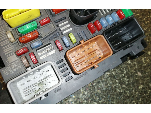   Pojistková skříňka 9807028580, BSMR02   Peugeot 5008 2011