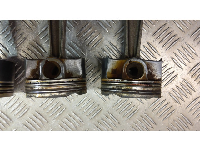  Поршень B48 7620971  BMW X3 G01 для бензинового двигателя 2.0