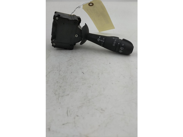 Ручка стеклоочистителей 8201168016   Renault Clio IV