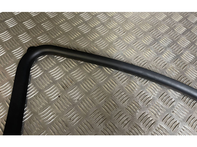 Передняя рамка дверного стекла 111823A1, 111824A1 Citroen DS7 Crossback