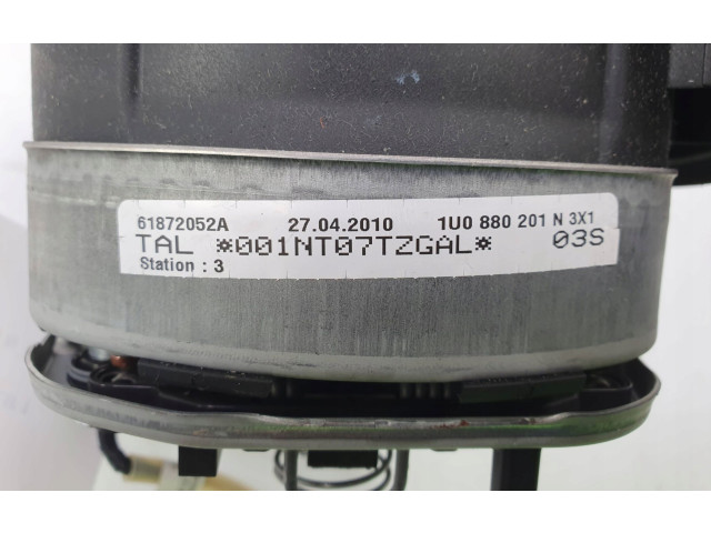 Подушка безопасности водителя 1U0880201N   Skoda Octavia Mk1 (1U)