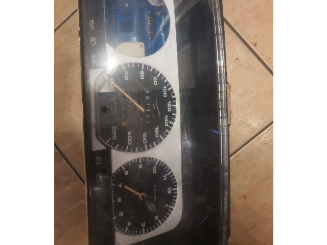 Панель приборов 81117621, 8201500   Volkswagen PASSAT B3       