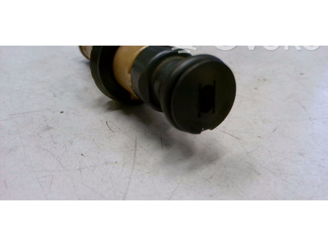 Форсунка 9125821    Volvo S60   