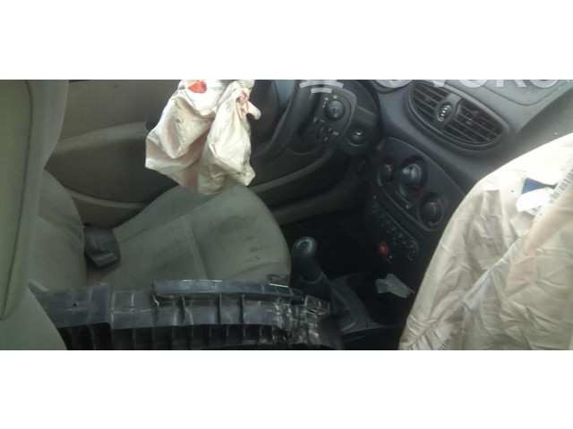 Ручка стеклоочистителей 8201590631   Renault Clio III