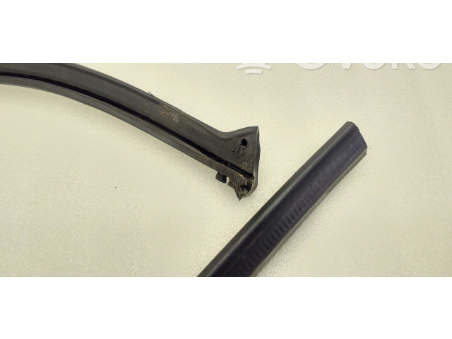 Уплотнительная резина (на дверях) 7N0839718 Volkswagen Sharan