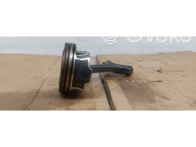 Поршень с шатуном Ford Mustang VI