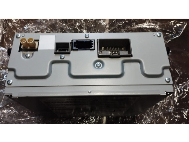 Радио/ проигрыватель CD/DVD / навигация