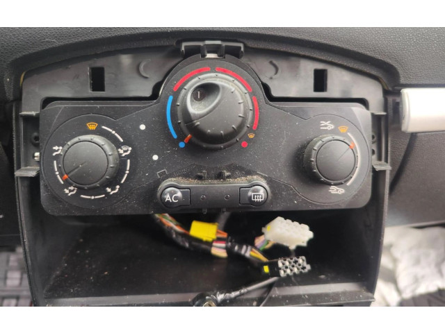 Блок управления климат-контролем    Renault Clio I