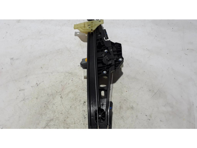 Основное стекло передних дверей (двухдверного автомобиля)