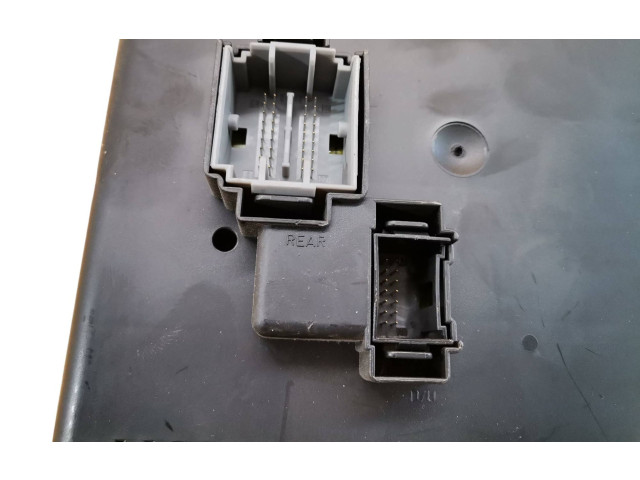 Блок предохранителей 30728512, 06W203 Volvo XC90