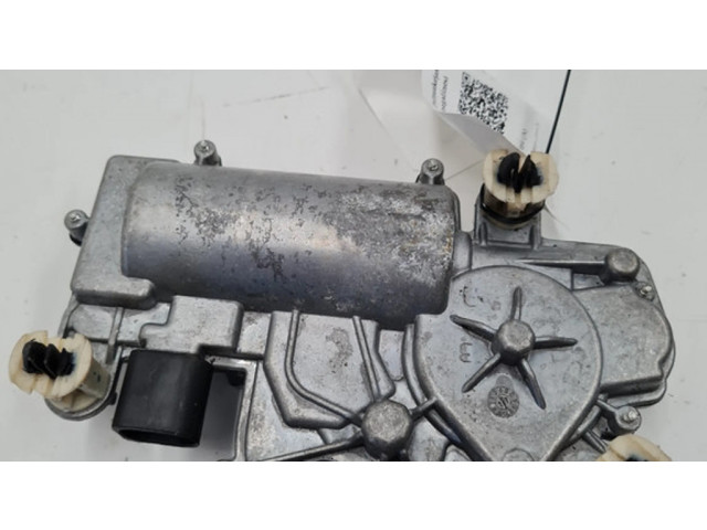 Притягиватель задней крышки