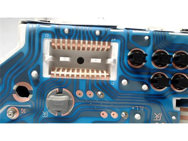 Přístrojová deska Mitsubishi Space Wagon 1998 381549