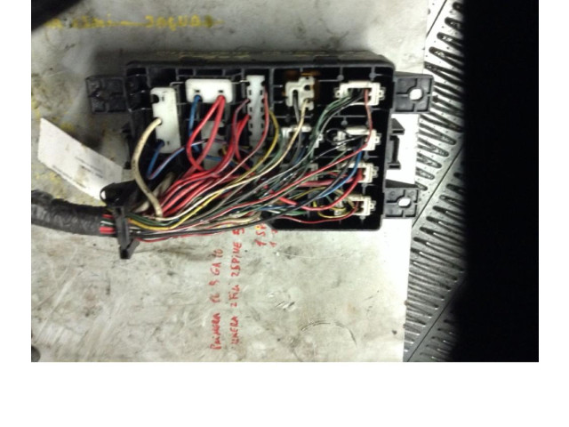   Pojistková skříňka    Mitsubishi Pajero 1990