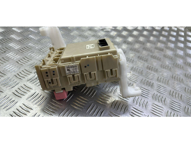 Pojistková skříňka 8273005C80 Toyota Avensis T270 2014