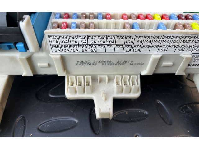 Блок предохранителей 31268178, 31296881   Volvo V50       