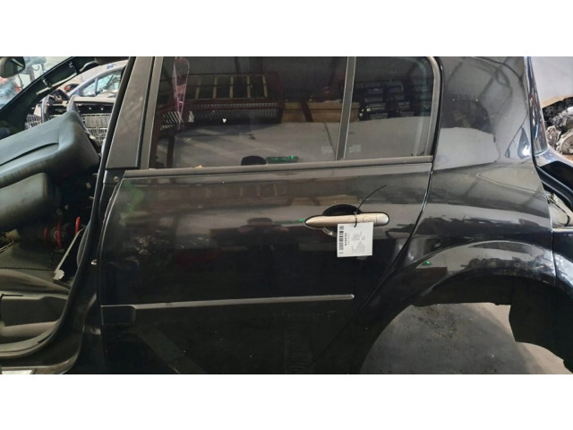 Задняя дверь