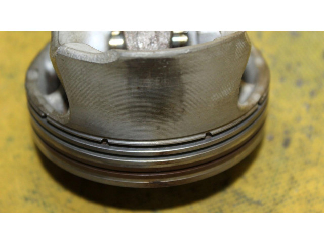 Píst 07L107103R   Audi A8 S8 D3 4E     