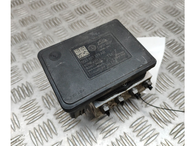 Блок АБС 5Q0614517AA, 5Q0907379AB Volkswagen Golf VII 2013 - 2019 года