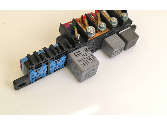Блок предохранителей  896083000, 8L0941822A   Audi A6 S6 C5 4B    