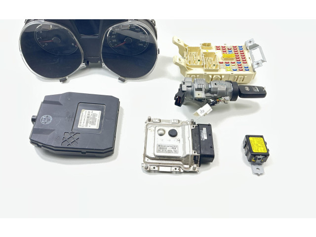 Комплект блоков управления 391182B330, 391182B330   Hyundai ix20