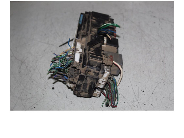 Блок предохранителей MR563564 Mitsubishi L200