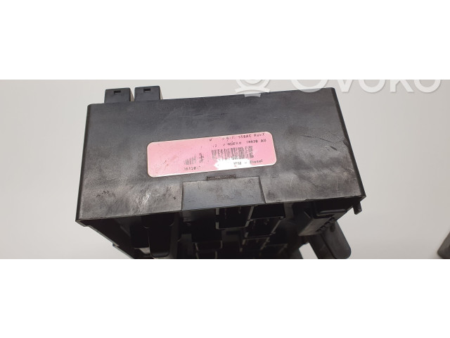 Блок предохранителей 04727080AC, 04727078AA Chrysler Grand Voyager IV