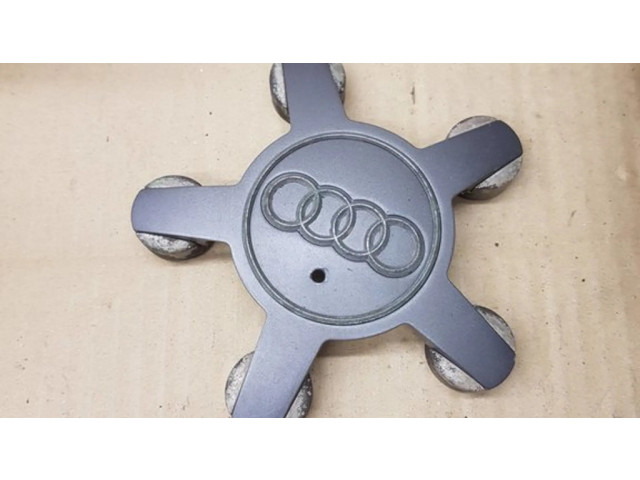 Заводская крышка (крышки) от центрального отверстия колеса