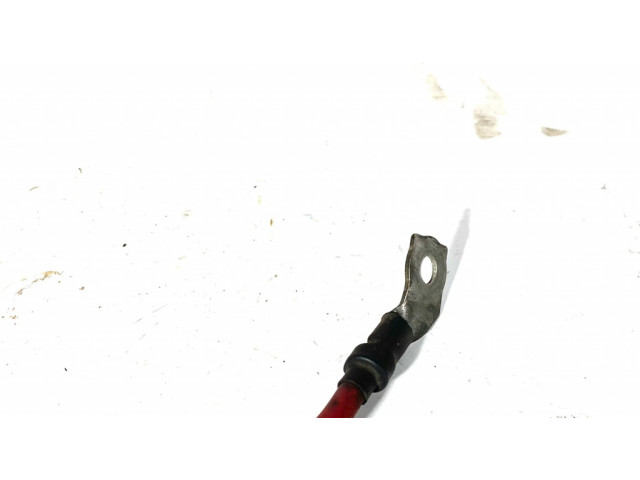 Плюсовый провод (аккумулятора)