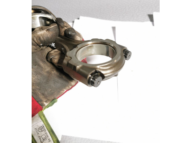 Píst Toyota Avensis T270