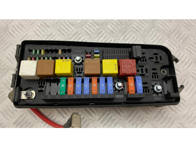 Pojistková skříňka 13144710, 519067011 Opel Vectra C 2004