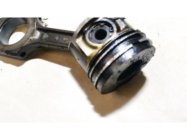 Píst Alfa Romeo 156 pro naftový motor 2.4