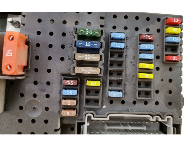 Блок предохранителей 8676391, 12217799 Volvo XC90