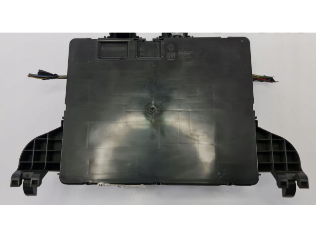   Pojistková skříňka 13277322   Opel Insigni A 2009