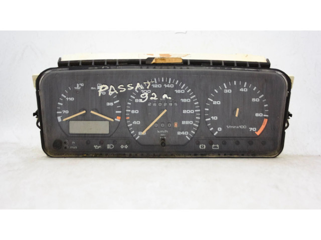 Přístrojová deska Volkswagen PASSAT B3 1991 81117620