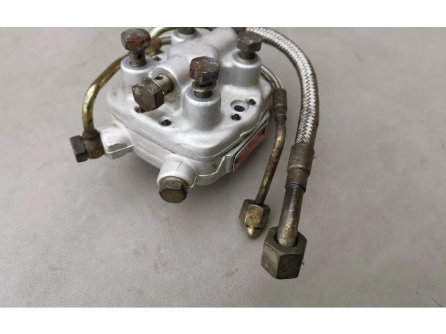 Топливная рампа 0438101035 Audi 80 90 B3