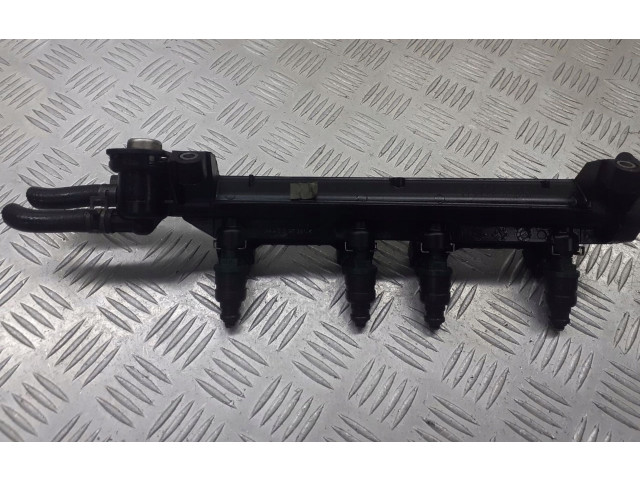 Топливная рампа 06A133317A   Audi A3 S3 8L  