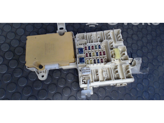 Блок предохранителей  8922153100   Lexus IS 200-300    