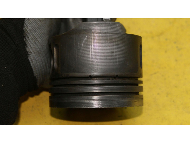 Píst Mercedes-Benz C W203