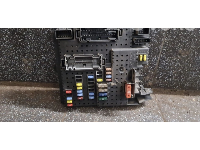 Блок предохранителей 8676391 Volvo XC90